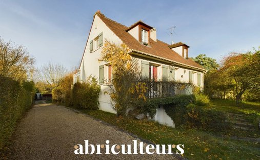 Luxury homes with pool for sale in AvillySaintLéonard, Hautsde