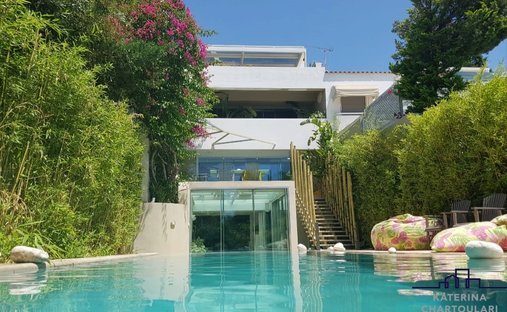 House in Vouliagmeni, Decentralized Administration of Attica, Greece 1