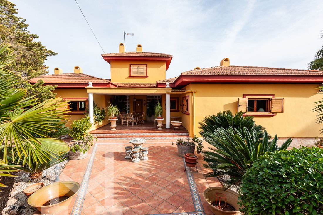 Chalet in Chiva, Valencian Community, Spain 1 - 13852628