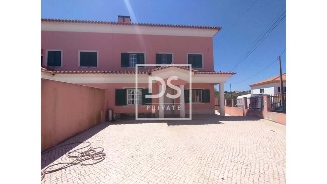Villa in Rio de Mouro, Lisbon, Portugal 2 - 13824908