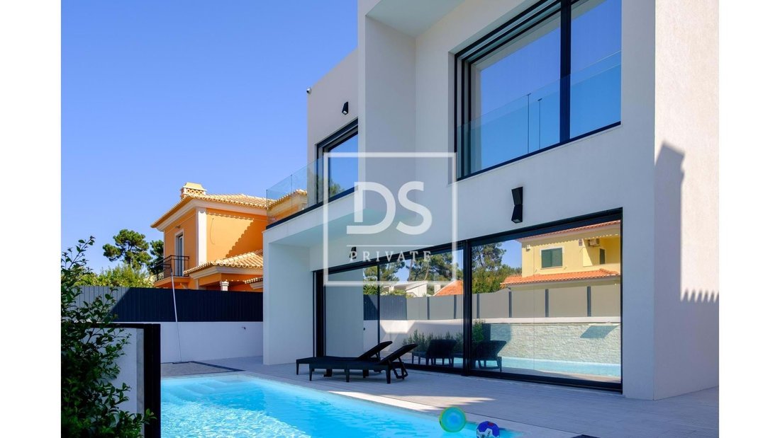 Villa in Aroeira, Charneca de Caparica e Sobreda, Portugal 1 - 13824879