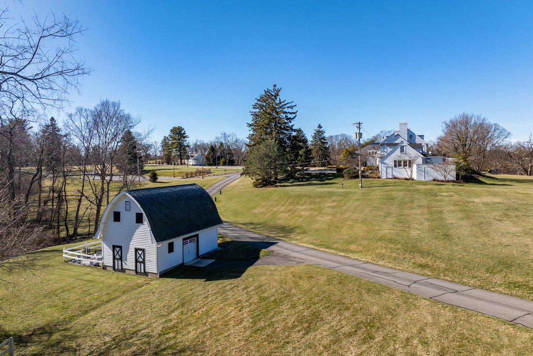 1442 Coraopolis Heights Road, Moon In Coraopolis, Pennsylvania, United