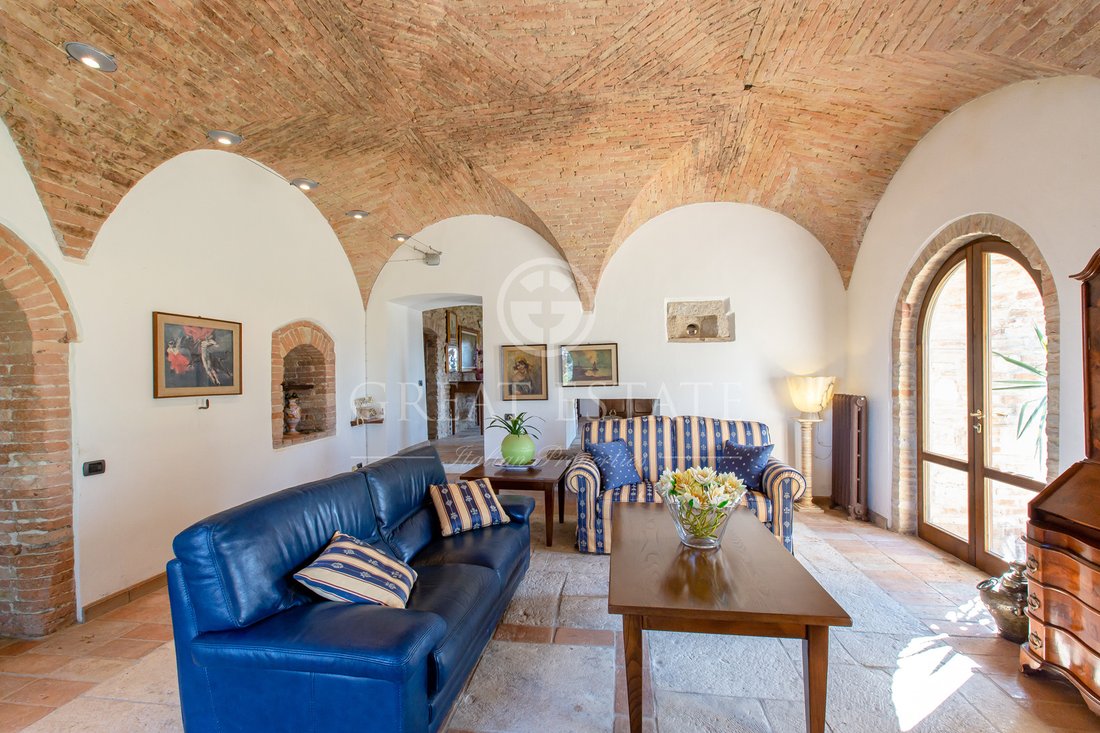 Finca en Todi, Umbría, Italia 2 - 11274256