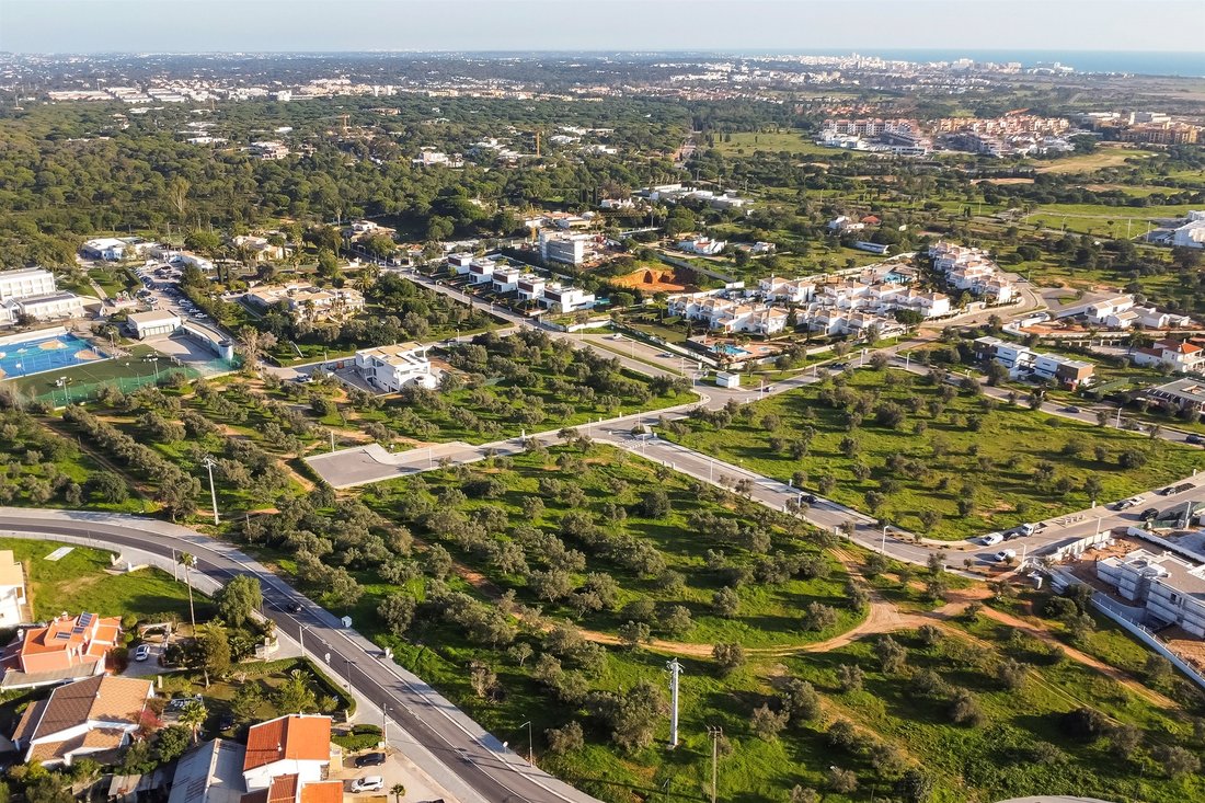 Land in Vilamoura, Quarteira, Algarve 1 - 13859638