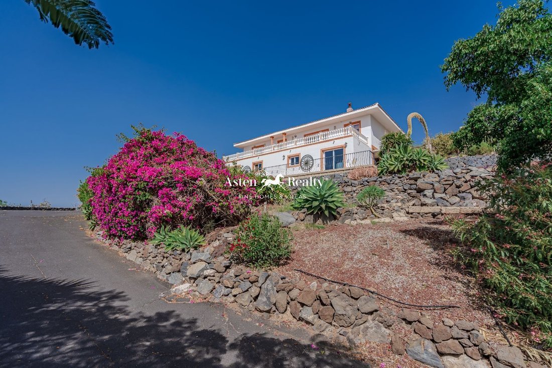 Villa in Adeje, Canary Islands, Spain 1 - 13858034
