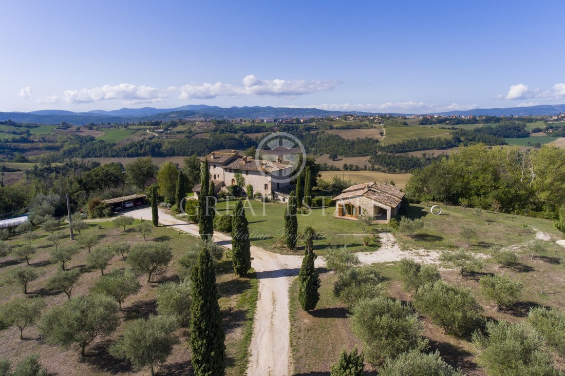 Tenuta a Todi, Umbria, Italia 1 - 11274256