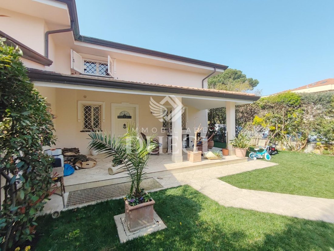 Villa in Lido di Camaiore, Camaiore, Tuscany 1 - 13857483