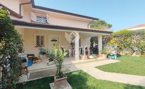 Villa in Lido di Camaiore, Camaiore, Toskana 1