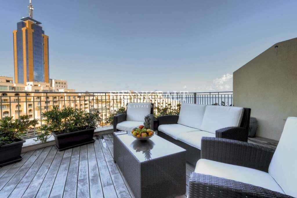 View of 2-bedroom penthouse to rent €1.600 - bazaraki.com