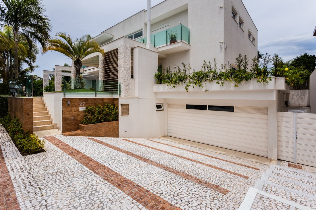 House in Jurerê Internacional, State of Santa Catarina, Brazil 2 - 13859976