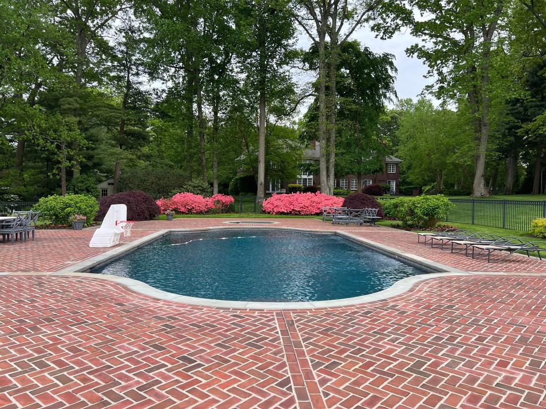 1 La Colline Drive, Mill Neck, Ny 11765 In Mill Neck, New York, United