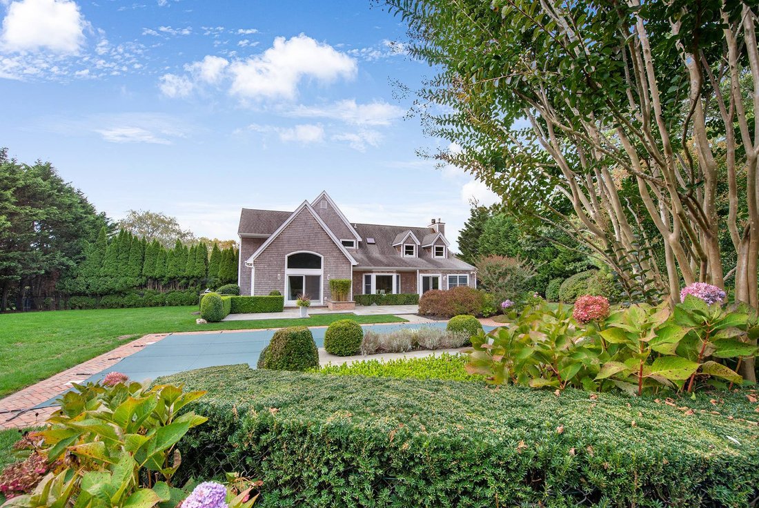 Meticulously Maintained Post Modern Home For In Quogue, New York