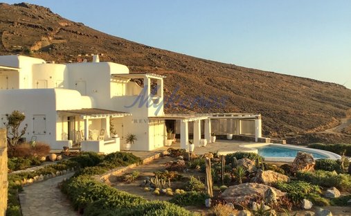 House in Ano Mera Community, Aegean, Greece 1