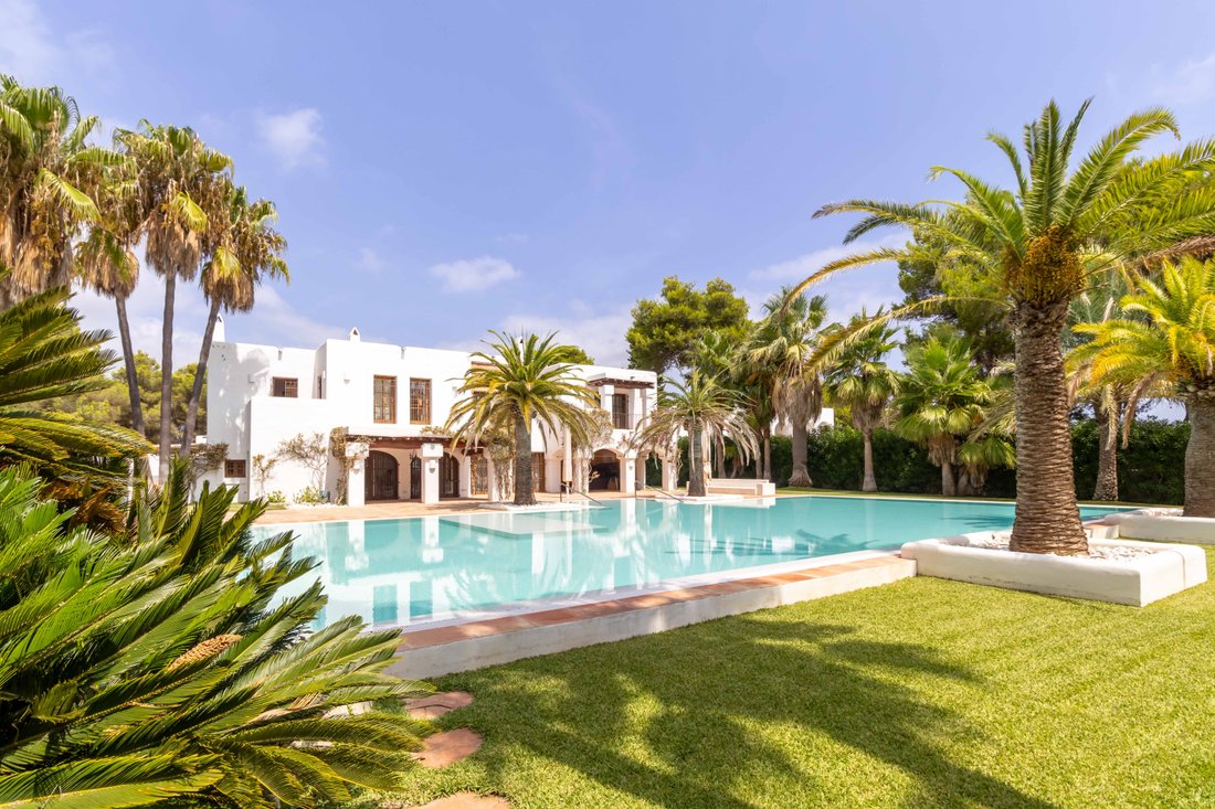 Villa in S'Argamassa, Santa Eularia des Riu, Balearic Islands 2 - 13869487