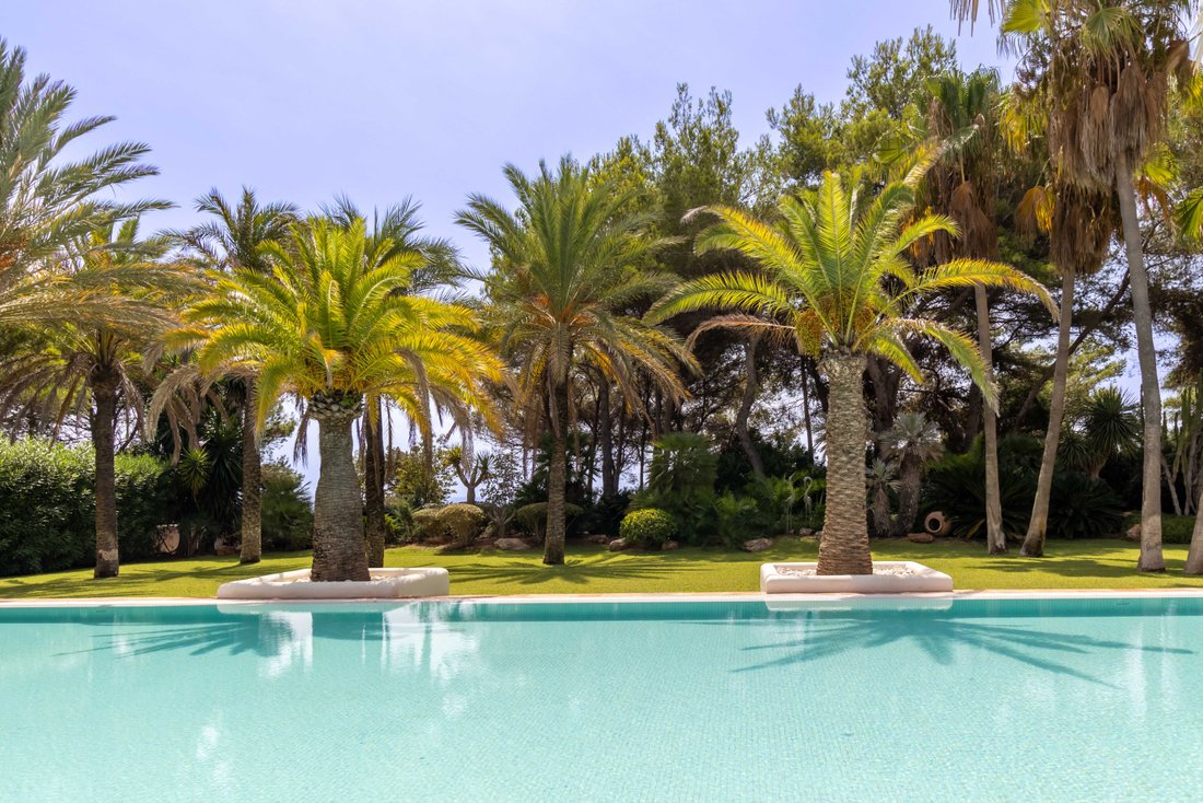 Villa in S'Argamassa, Santa Eularia des Riu, Balearic Islands 4 - 13869487