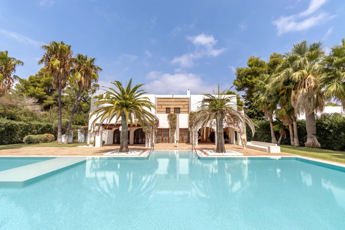 Villa in S'Argamassa, Santa Eularia des Riu, Balearic Islands 1 - 13869487