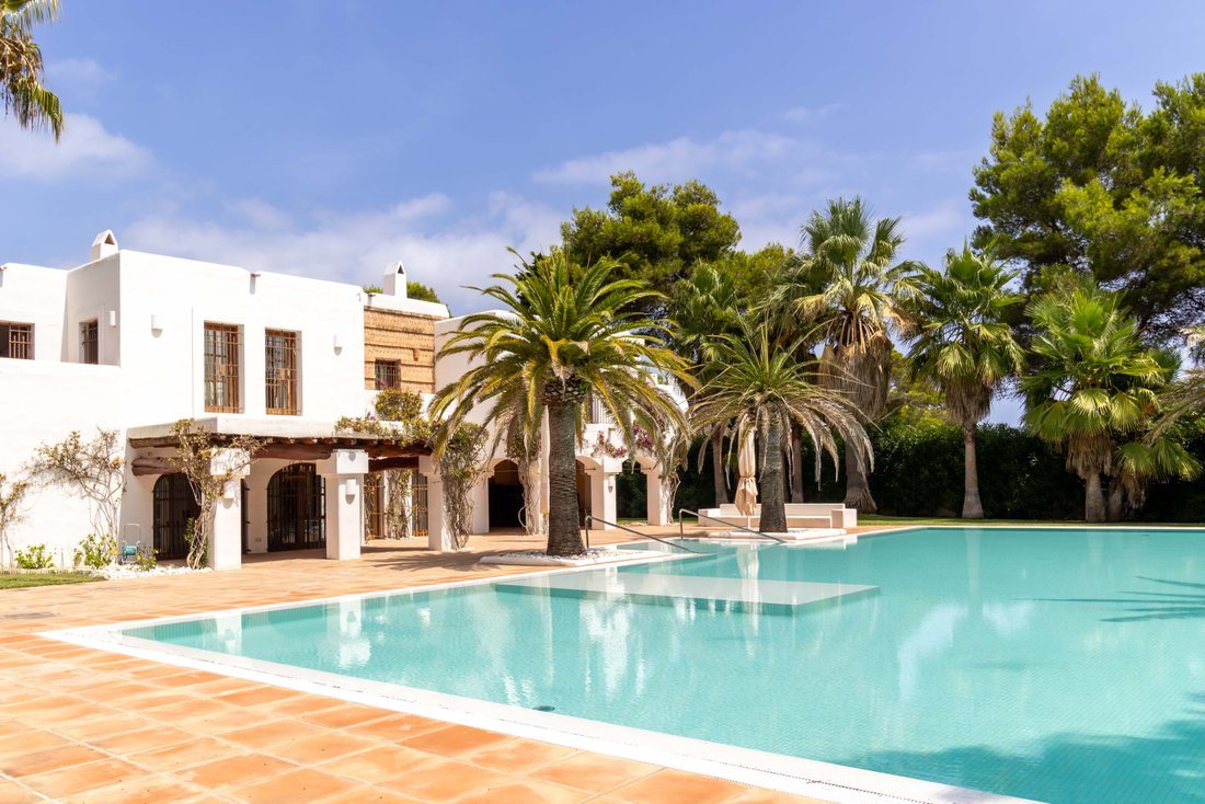Villa in S'Argamassa, Santa Eularia des Riu, Balearic Islands 3 - 13869487