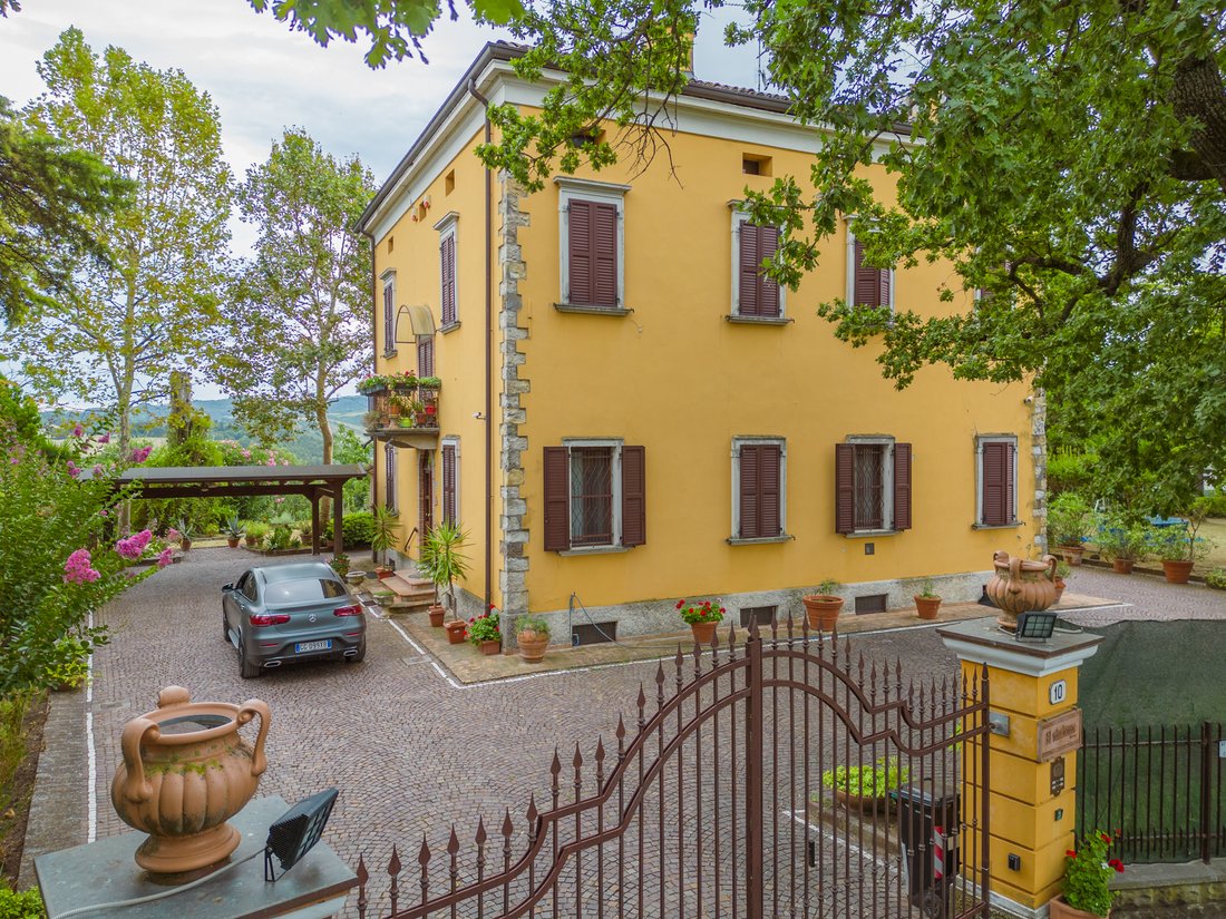 House in Quattro Castella, Emilia-Romagna, Italy 4 - 13877175