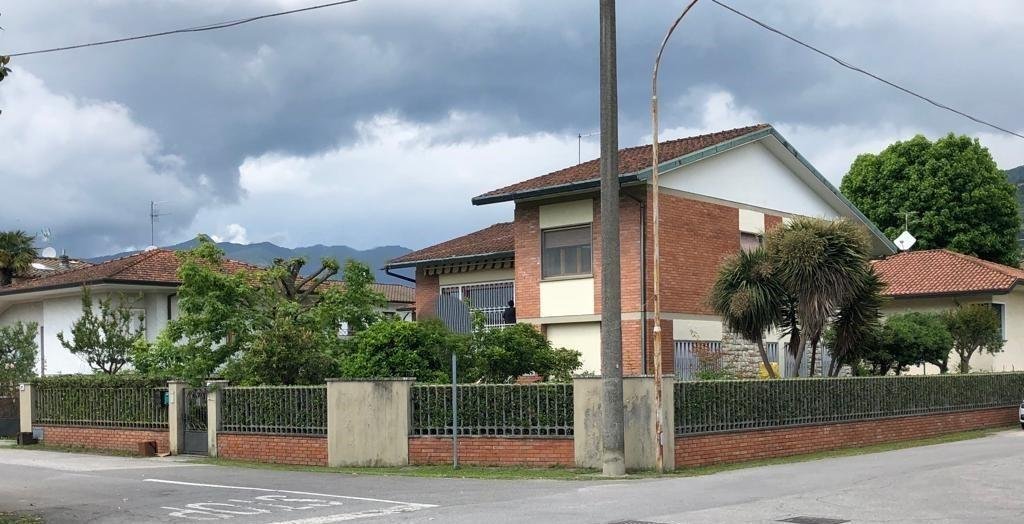 Villa in Pietrasanta, Tuscany, Italy 2 - 13872317