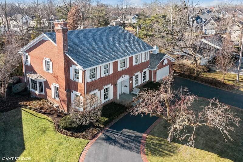 Grand Colonial Estate In Bonnie Glen In Glenview, Illinois, United