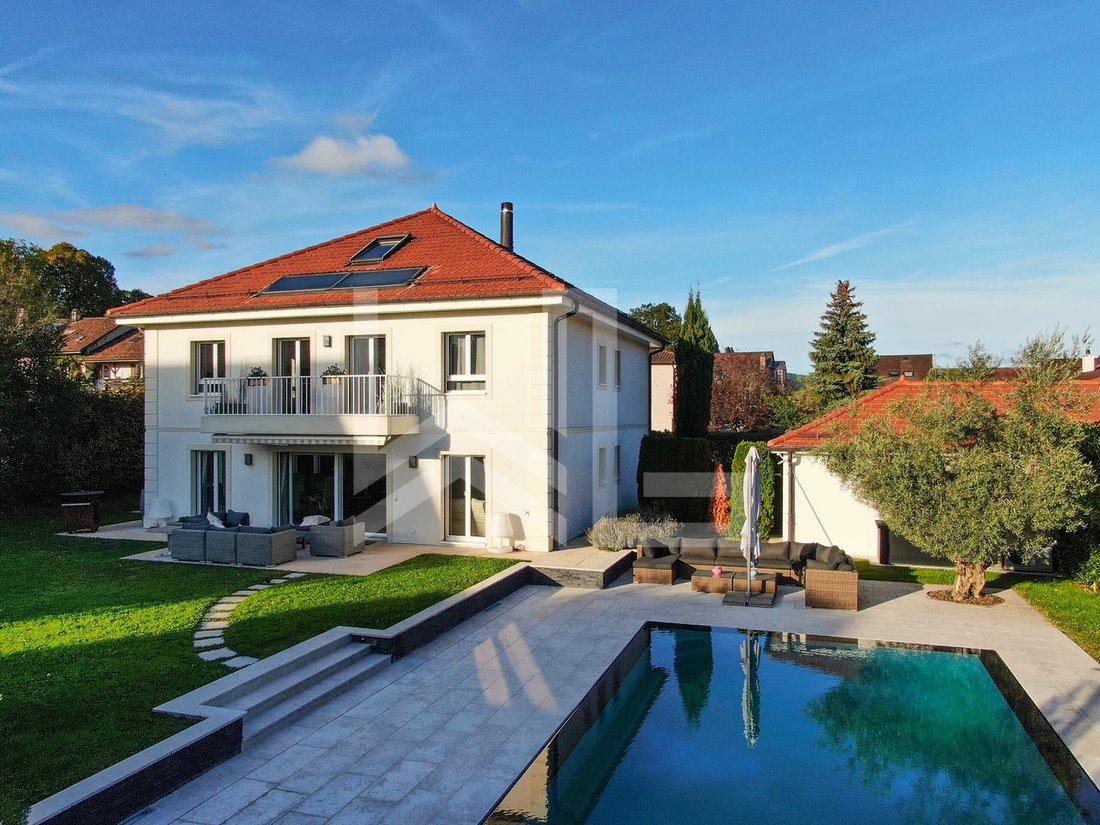 tr-s-belle-villa-contemporaine-in-vich-vaud-switzerland-for-sale