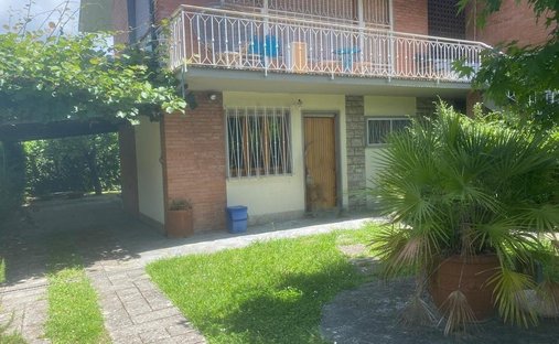 Villa in Pietrasanta, Tuscany, Italy 1