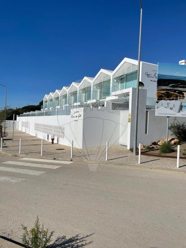 House T3 For Sale In Moncarapacho E Fuseta, In Moncarapacho, Algarve