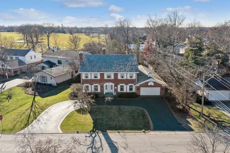 Grand Colonial Estate In Bonnie Glen In Glenview, Illinois, United