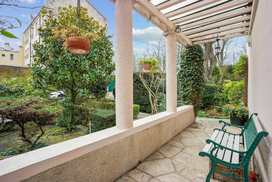 Six Room Townhouse In A Green In Charenton Le Pont, île De France, France For Sale (13879096)