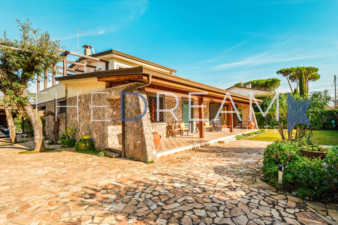 Villa in Italy 3 - 13879365