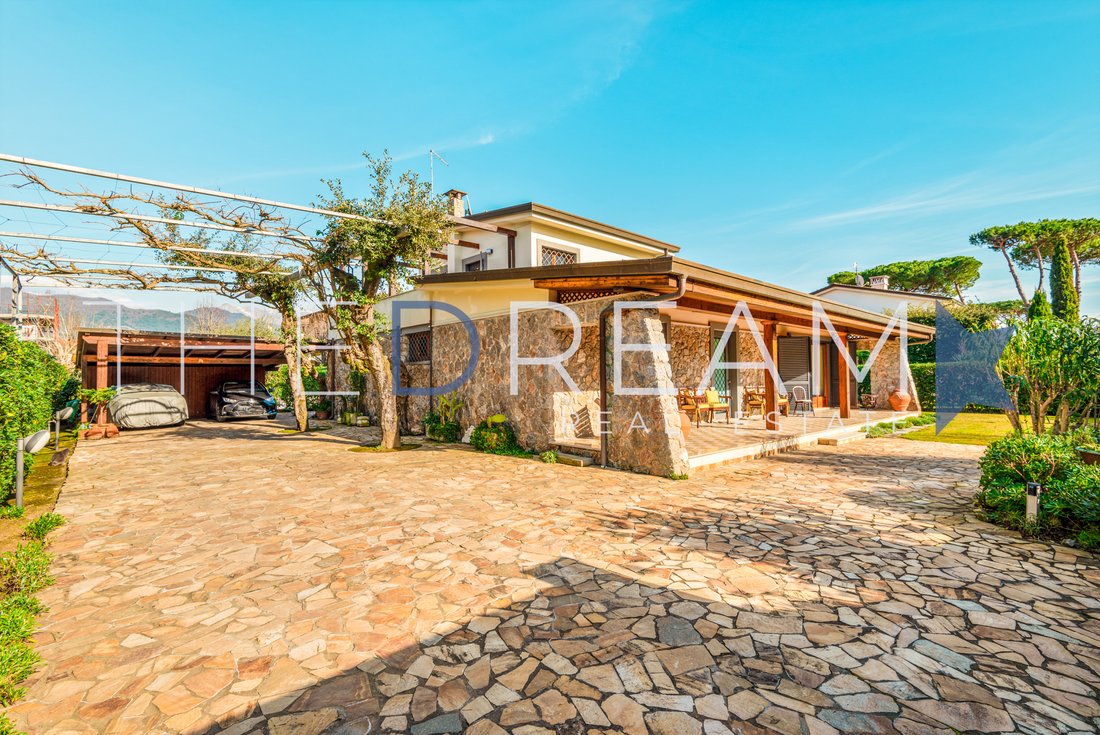 Villa in Italy 2 - 13879365