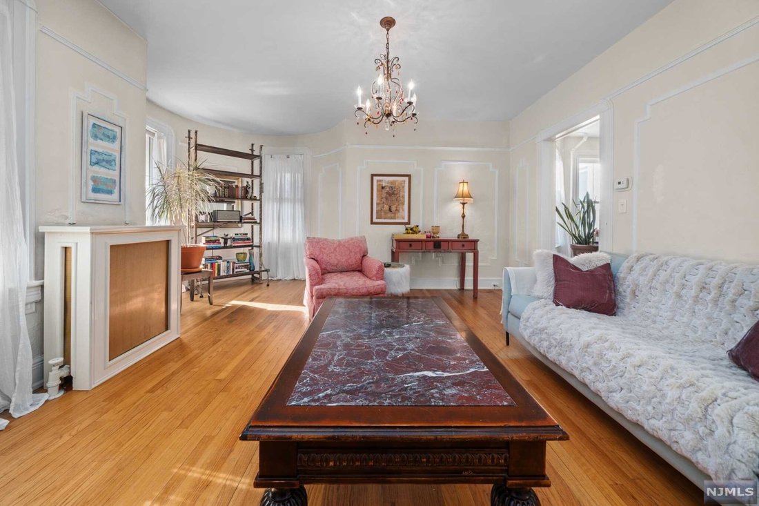 325 Hillside Avenue In Leonia, New Jersey, United States For Sale