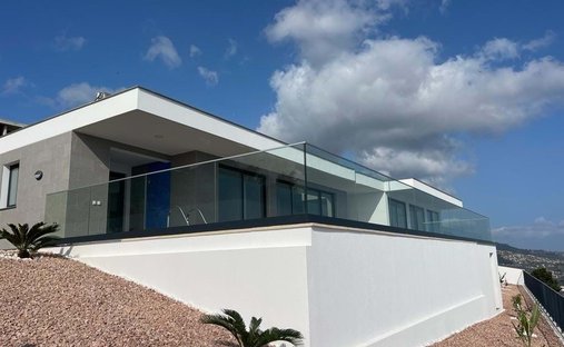 Villa in Prazeres, Madeira, Portugal 1