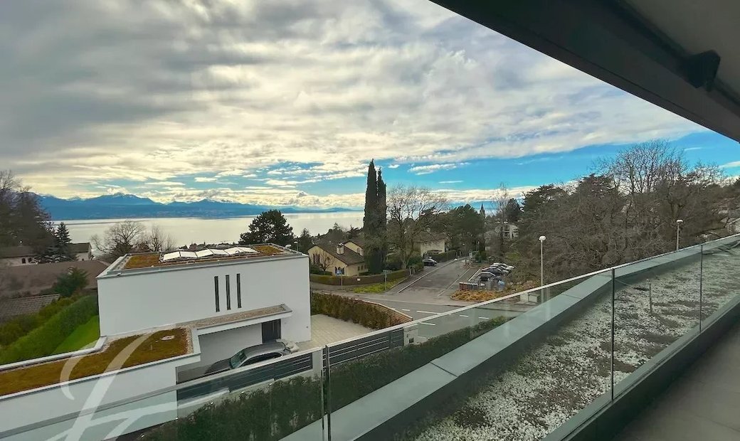 Exceptional Penthouse With Panoramic Lake View In Pully, Vaud