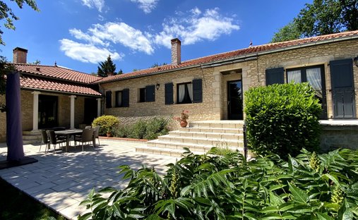 Estate in Cordes-sur-Ciel, Occitania, France 1