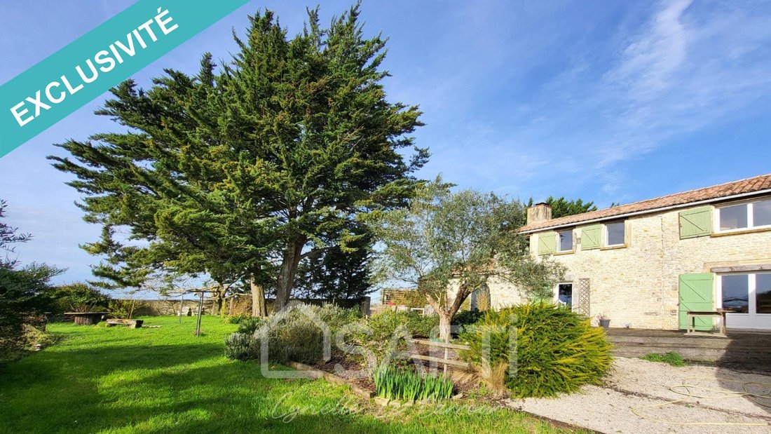 Ancienne Ferme Rénovée Dans Une Zone In Charron, Nouvelle Aquitaine