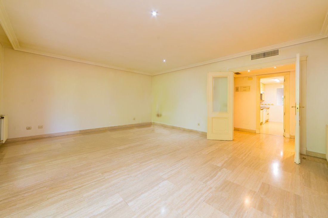 Apartment in La Moraleja, Alcobendas, Comunidad de Madrid 4 - 12416887