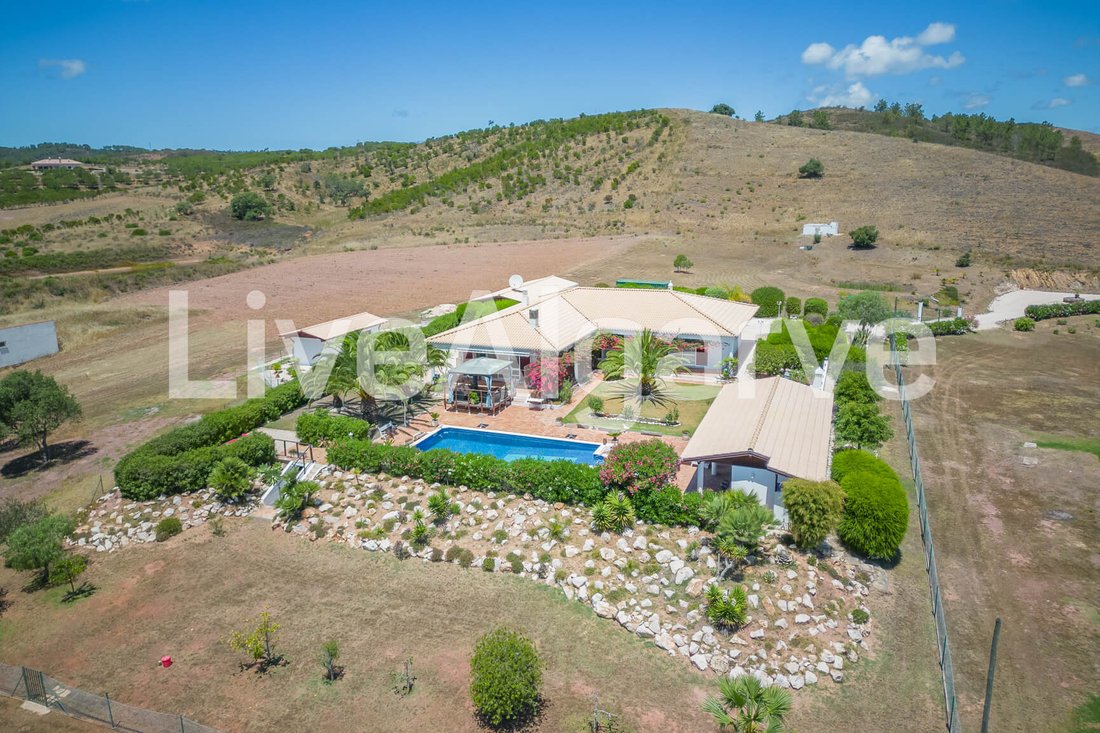 Villa in Bensafrim e Barao de Sao Joao, Algarve, Portugal 1 - 13882374