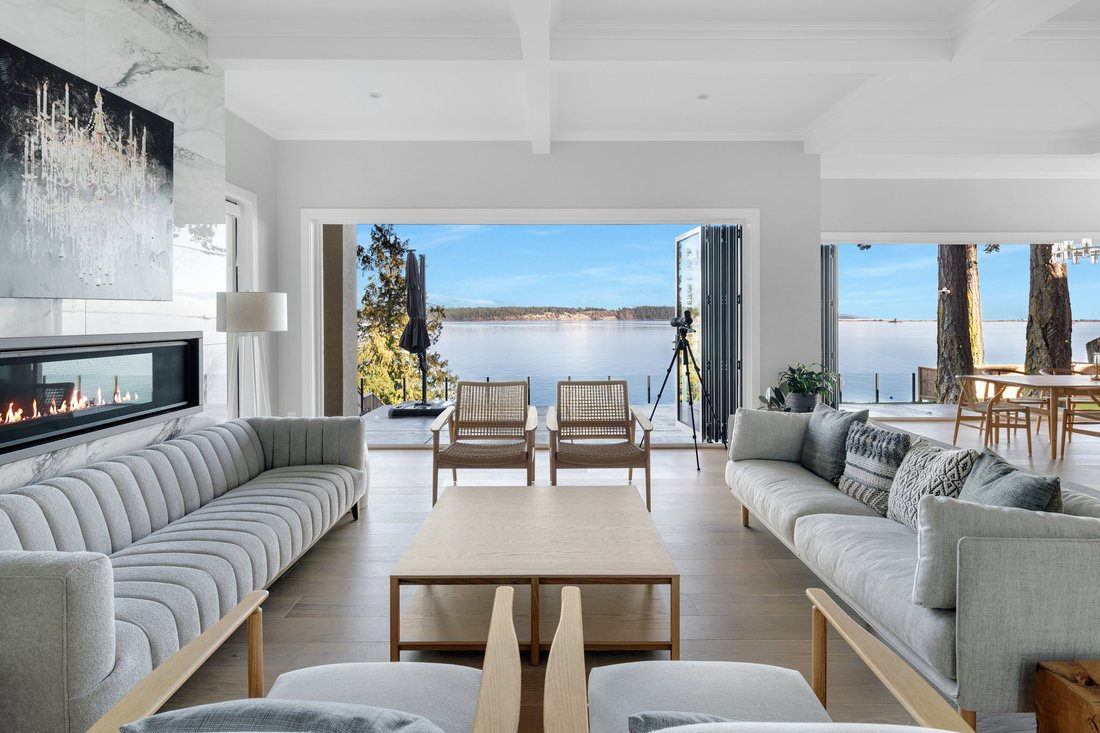 Stunning Waterfront Home In Saanichton, British Columbia, Canada For