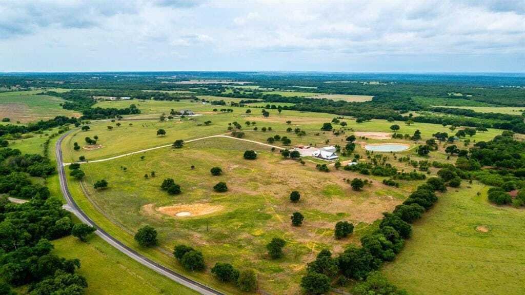 Exquisite Country Living On 45 Acres In Lipan, Texas, United States For