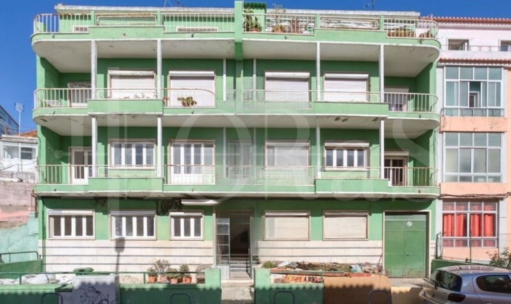 Building, 4 Floors, 7 Apartments, 957 Sq M, Almada In Almada, Setubal