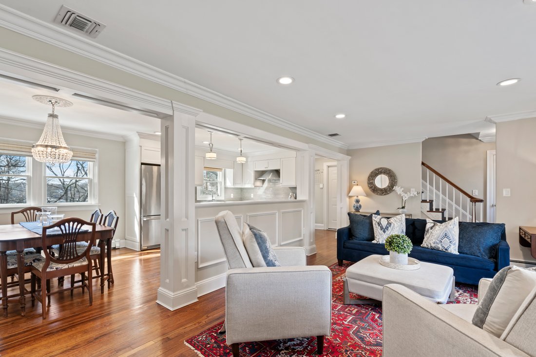 7 Bay Avenue, Huntington, Ny, 11743 In Halesite, New York, United