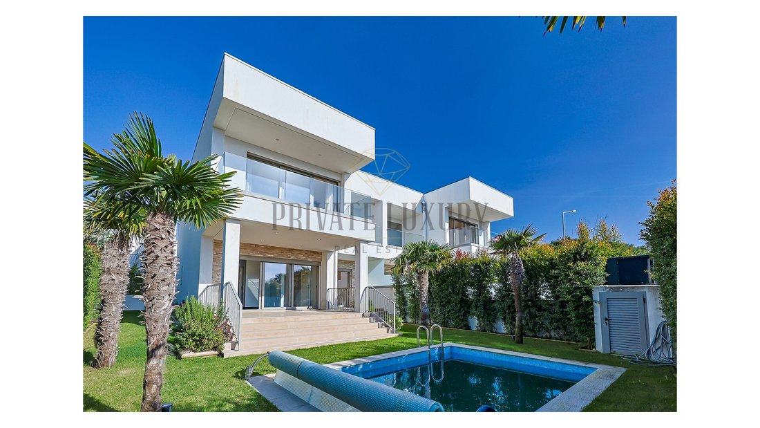 Fantastic 3 Bedroom Duplex Villa In A In Aldeia De Juzo Lisbon