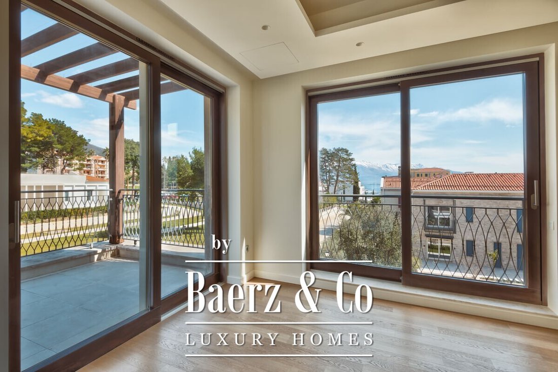Apartment in Herceg Novi, Herceg Novi Municipality, Montenegro 1 - 13507655
