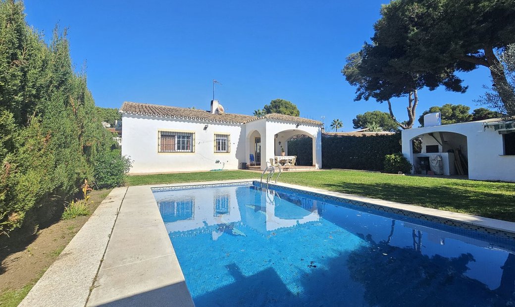 Villa Villa For Rent In Calahonda, Málaga In Calahonda, Andalusia