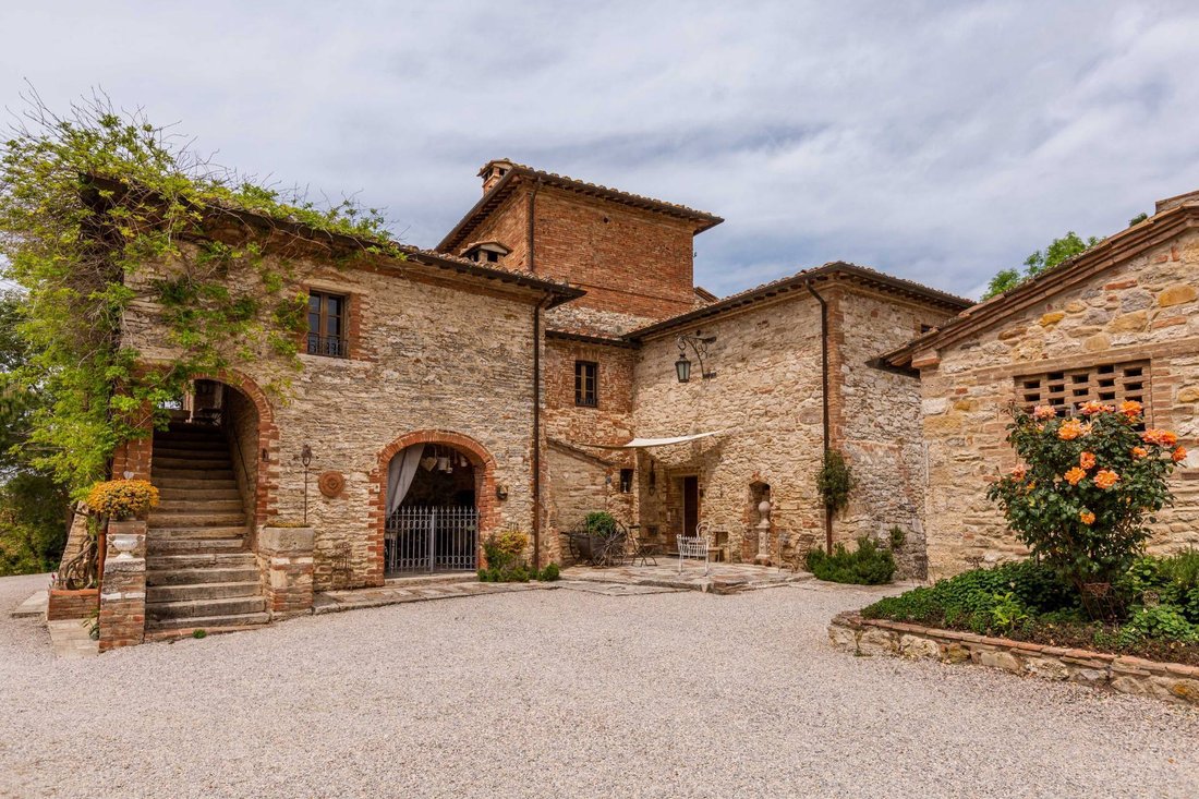 Villa in Asciano, Tuscany, Italy 1 - 13885405
