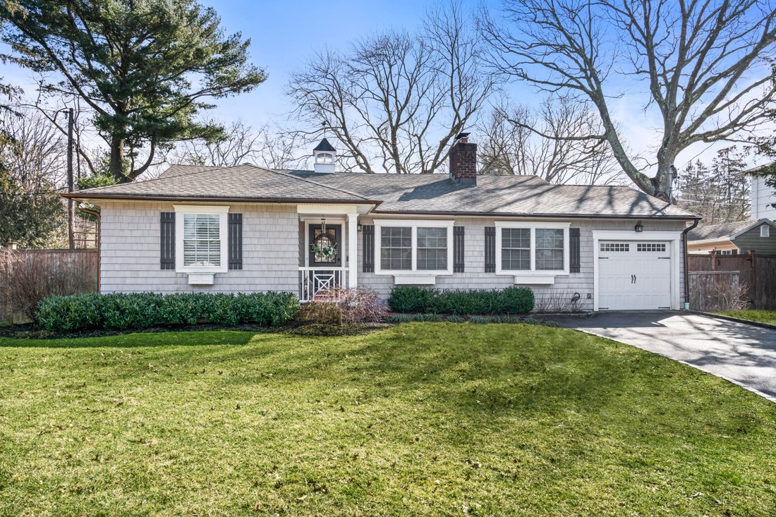 10 Chapin Place, Halesite, Ny 11743 In Halesite, New York, United