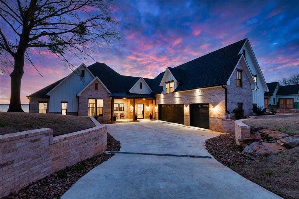 Expansive Luxury Waterfront Estate Near Cedar In Mabank, Texas, United