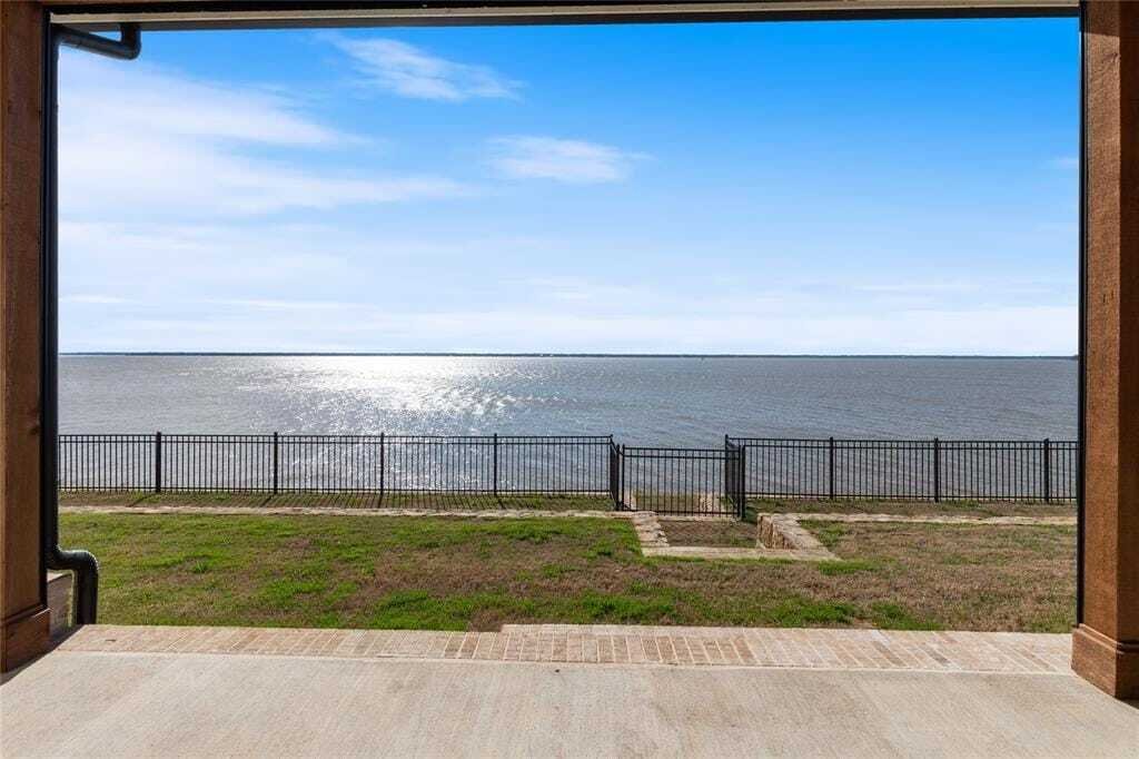 Expansive Luxury Waterfront Estate Near Cedar In Mabank, Texas, United