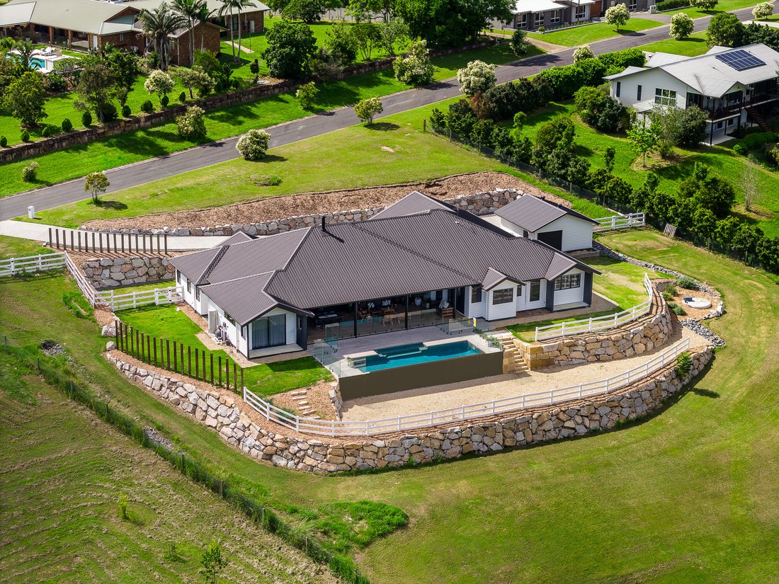 A Modern Inspiration With Scenic Rural In Samford Valley, Queensland, Australia For Sale (13808273)